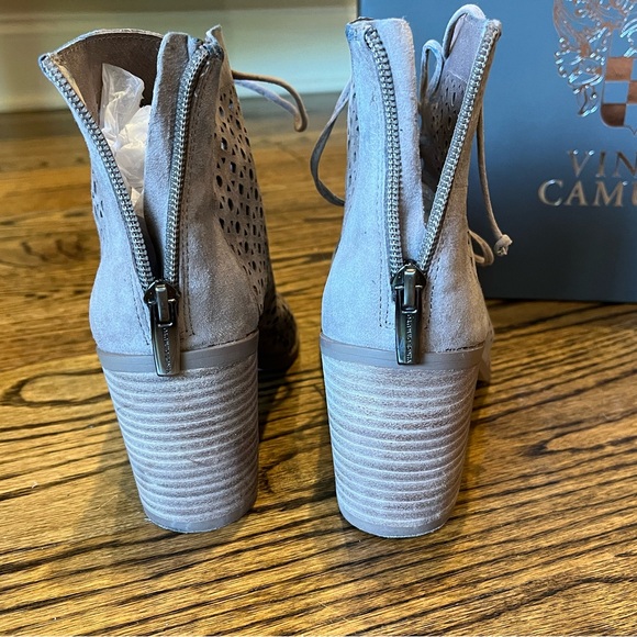 Womens Vince Camuto Trevan Cutout Lace Up Ankle Boots, Smoke Cloud - Picture 3 of 5